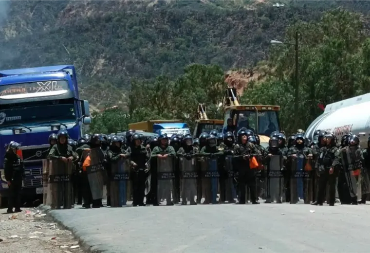 Secuestran motocicletas y explosivos en desbloqueo de Capinota