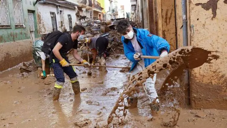 El riesgo de epidemias y brotes contagiosos en las zonas afectadas por las fuertes inundaciones en Valencia