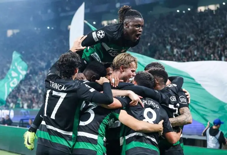 La celebración de los jugadores del Sporting tras ganar al Manchester City. Foto: EFE