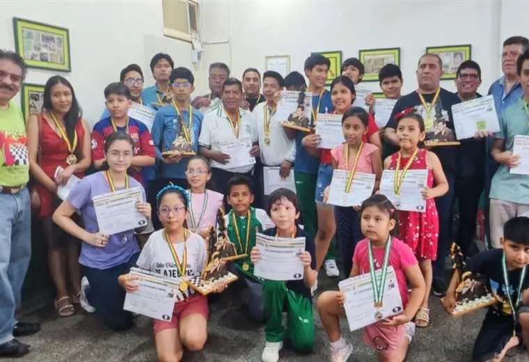 Los ajedrecistas más destacados del torneo jugado en Santa Cruz. Foto: FBA