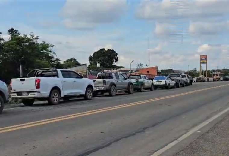 En los surtidores de las zonas productivas las filas por diésel son kilométricas 