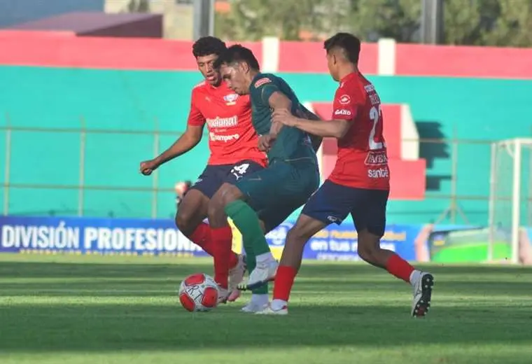 Real Tomayapo y Wilstermann buscaron el gol, pero no lo encontraron. Foto: APG Noticias