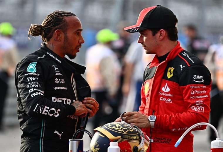 Lewis Hamilton (izq.) y Carlos Sainz, dos ‘viejos’ conocidos en la F1. Foto: Internet