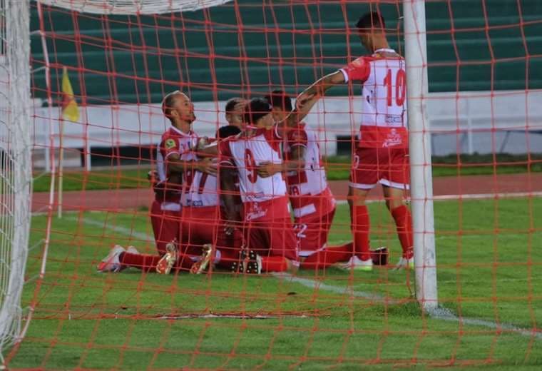 Los jugadores de Independiente celebran uno de los goles de Porozo. Foto: APG Noticias