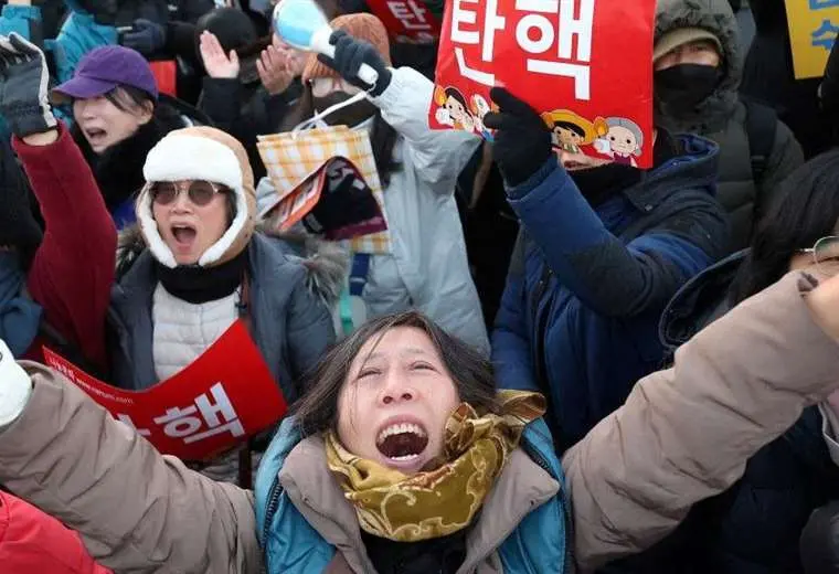 El Parlamento de Corea del Sur aprueba destituir al presidente por declarar la ley marcial