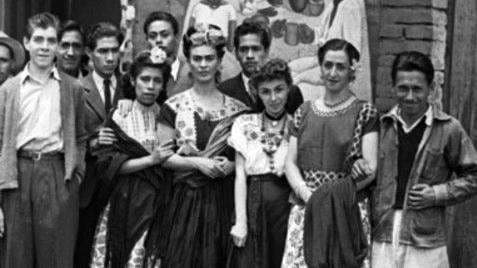 "Los Fridos": la extraordinaria historia de los jóvenes que no sabían nada de arte y aprendieron a pintar con Frida Kahlo