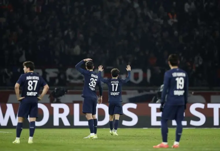 El partido PSG-Lyon se paró cinco minutos por cánticos insultantes desde las graderías