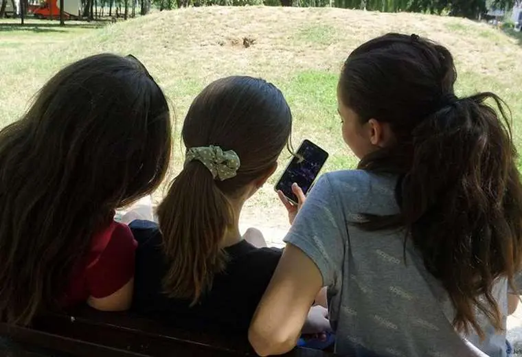 Brasil prohíbe celulares en las escuelas de primaria y secundaria