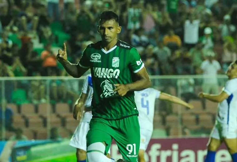 Gilbert Álvarez aportó con un gol en la victoria de Oriente Petrolero. Foto: APG Noticias