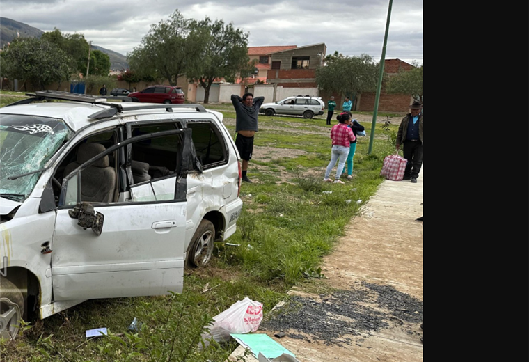 Una falla mecánica provoca accidente de tránsito y deja cuatro heridos