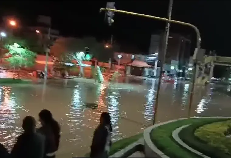 Desborde del río Chijllawiri inunda Colcapirhua en Cochabamba, van 13 municipios afectados por las lluvias en el país