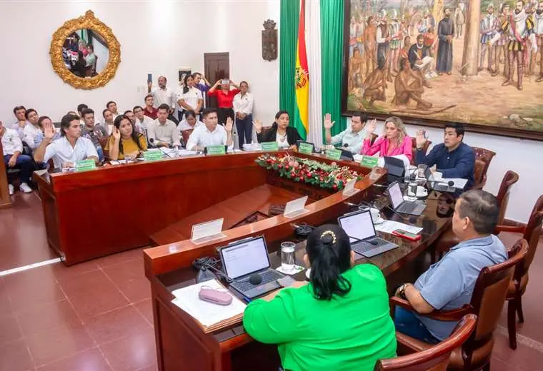 El pleno del Concejo Municipal rechaza los informes remitidos por la Alcaldía sobre el incremento del pasaje