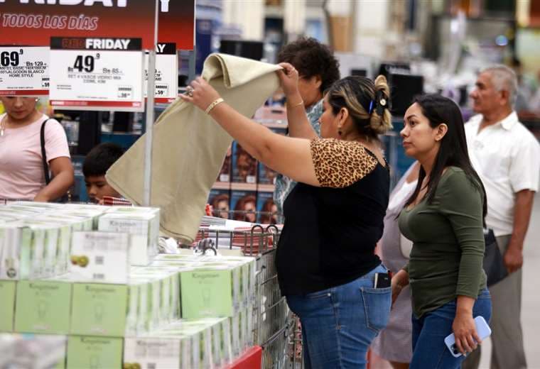 Los comercio se adaptan al poder de compra de sus clientes /Foto: Fuad Landívar