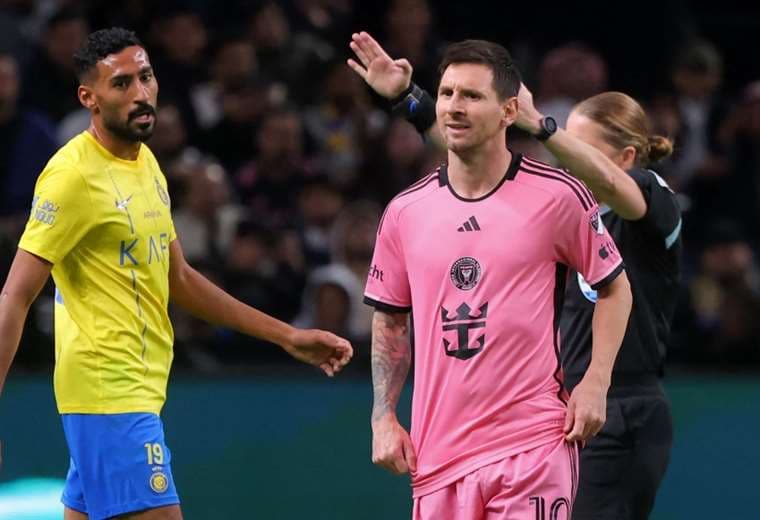 Messi parece no creer que a su equipo haya recibido seis goles. Foto: AFP