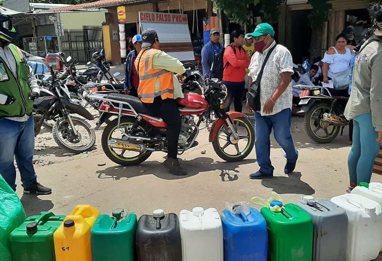 En Montero, hay largas filas en busca de gasolina/Foto: Ismael Luna