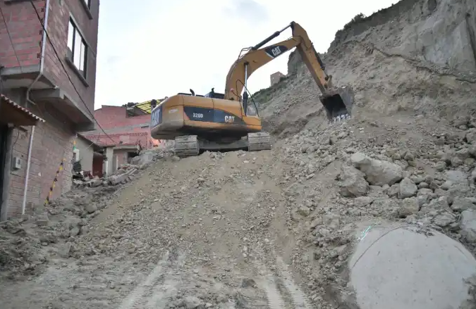 Maquinaria del municipio paceño trabajado en la zona afectada/Foto: Alcaldía de La Paz