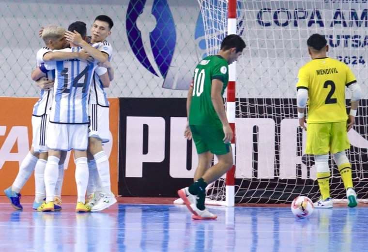Argentina festeja y Bolivia se lamenta en la Copa América. Foto: Conmebol