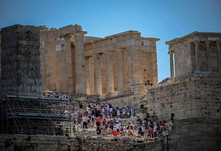 Grecia alcanzó en 2023 un récord de 32,7 millones de turistas extranjeros / AFP