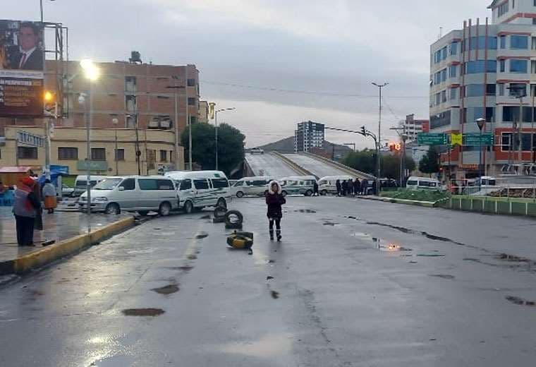 Uno de los puntos de bloqueo en Oruro. Foto: Radio Pío XII