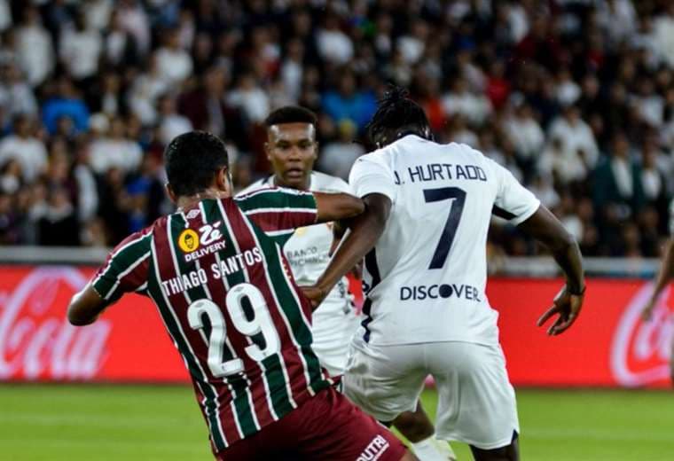 Imagen del partido entre Liga y Fluminense