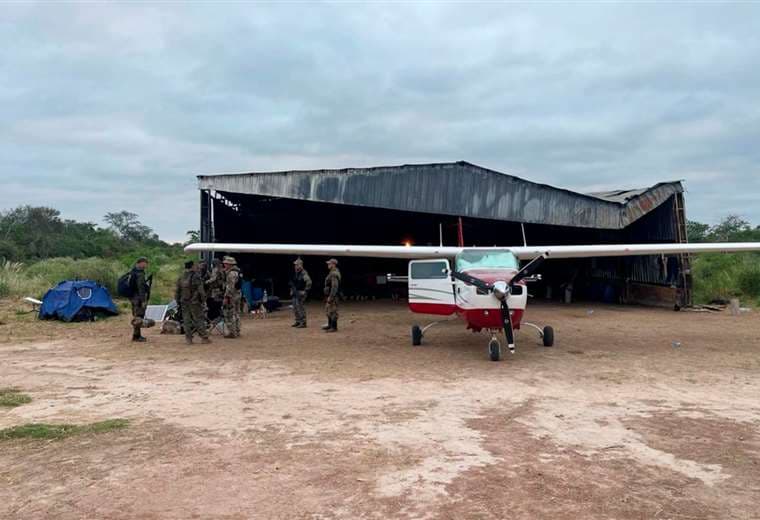 Apreheden a cuatro bolivianos y secuestran avioneta en Paraguay