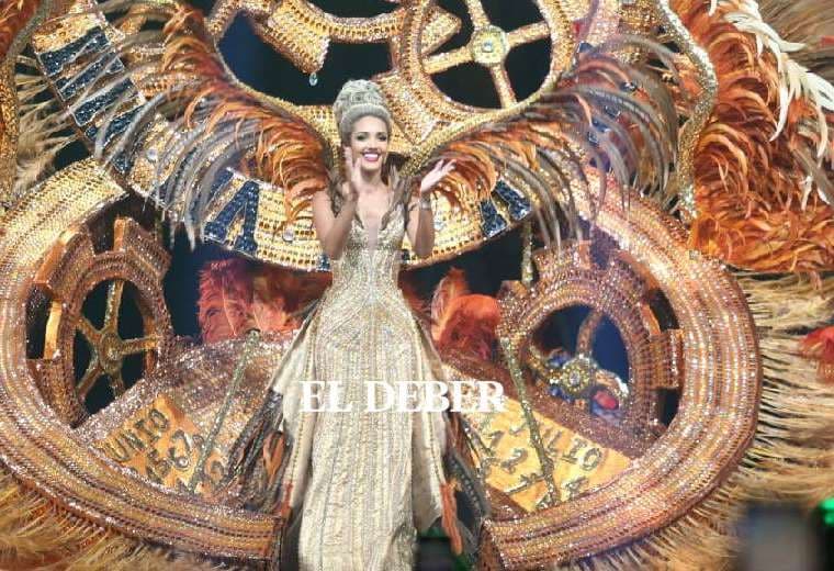 Aitana I, ya es la reina del Carnaval cruceño 2024. Foto: Fuad Landívar