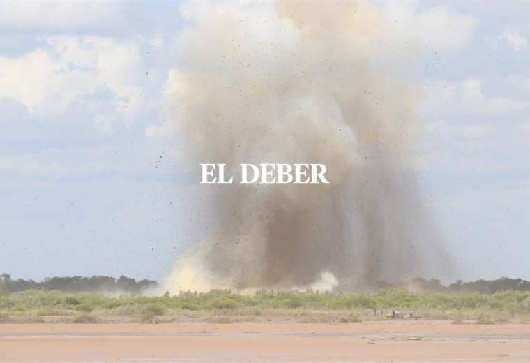 Explosión para encauzar el río Grande. Foto: Juan Carlos Torrejón