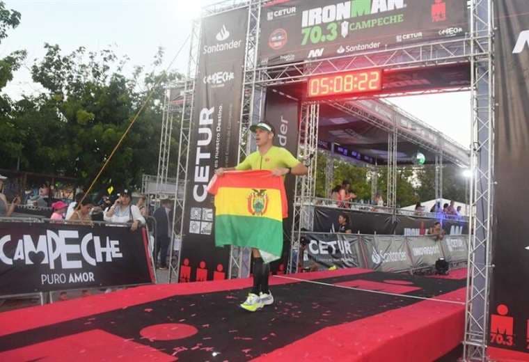 Bernardo Straube lució la bandera boliviana en el podio. Foto: B Straube
