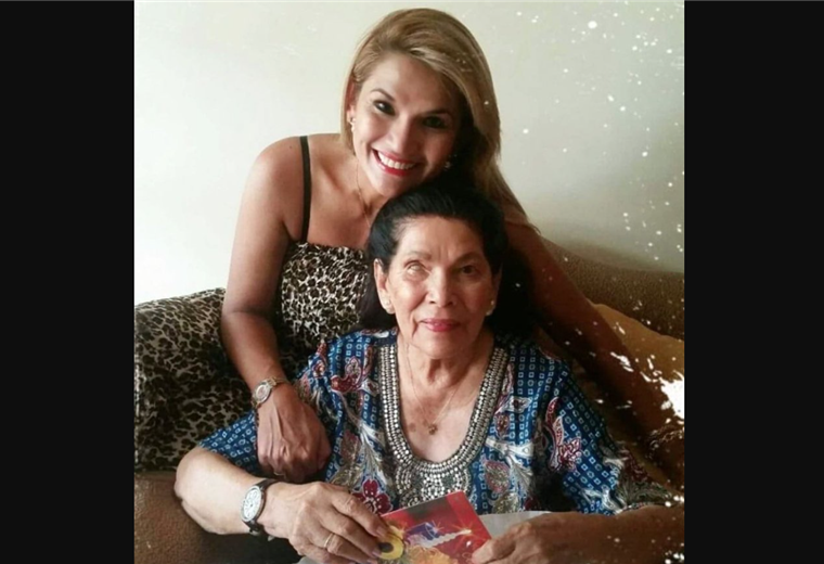 La expresidenta y su madre, Eligia Chávez