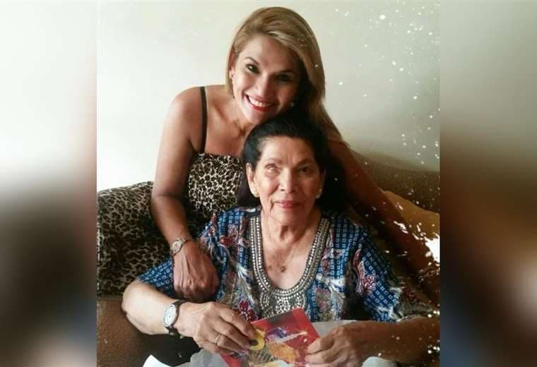 Jeanine Áñez y su madre Eligia Chávez Cabrera