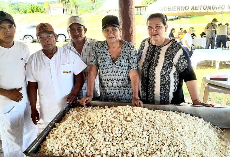 Preparan el queso más grande de Bolivia en San Javier. Foto: Magno Cornelio.