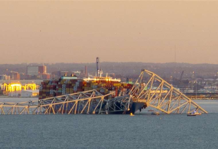 Un barco portacontenedores chocó contra el puente Francis Scott Key (Baltimore) / AFP