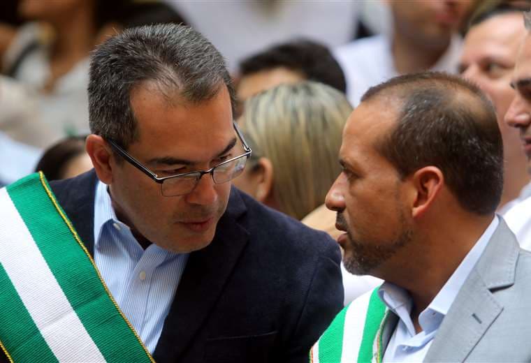 Las autoridades Mario Aguilera junto a Luis Fernando Camacho