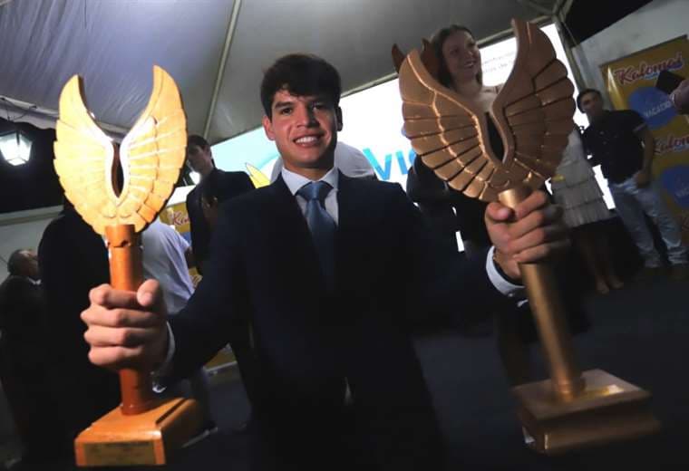 Juan Carlos Prado con los trofeos que recibió de parte del Cpdsc. Foto: Jorge Gutiérrez