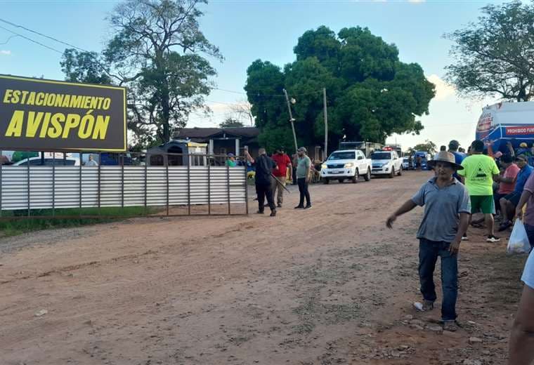Desde hace un mes los transportista esperan el garaje Avispón en  Paraguay/Foto:ABC