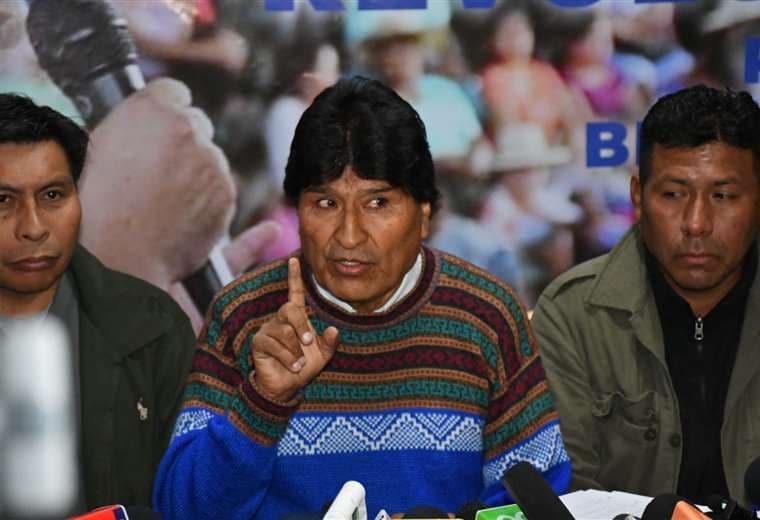 Evo Morales en conferencia de prensa. Foto: APG