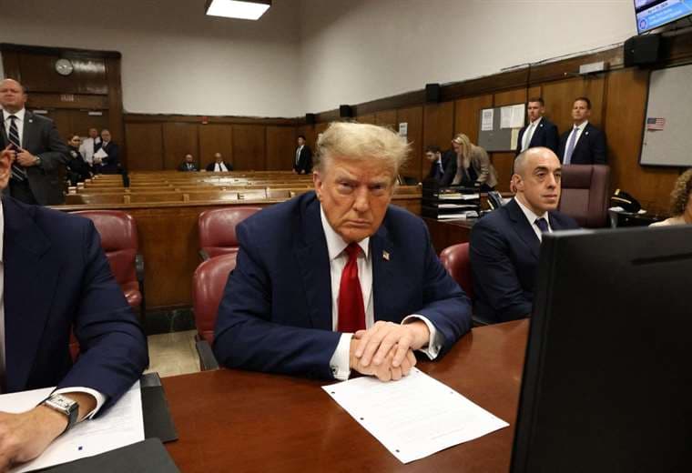  El expresidente Donald Trump asiste al primer día de su juicio en Manhattan / AFP