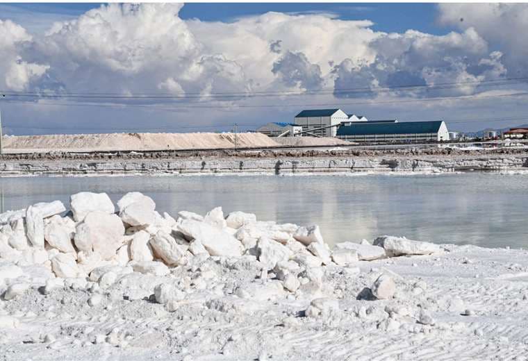 Bolivia apuesta a desarrollar la industria del litio en Uyuni