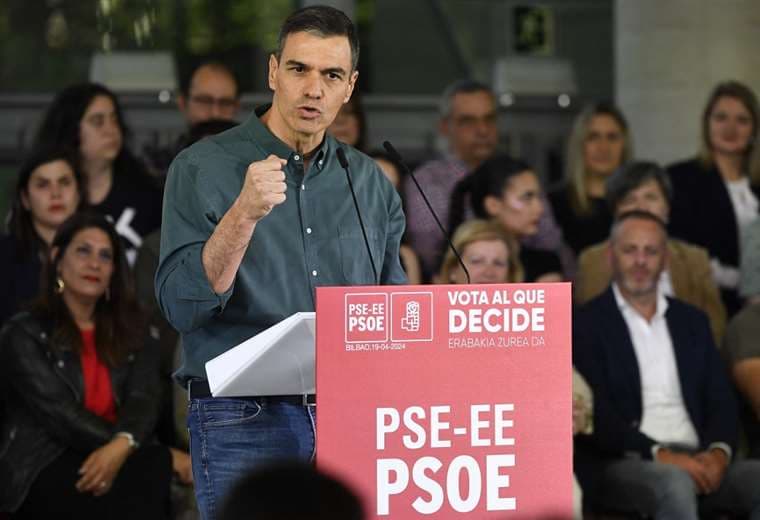 Pedro Sánchez durante la clausura de campaña del Partido Socialista Vasco (PSE) / AFP