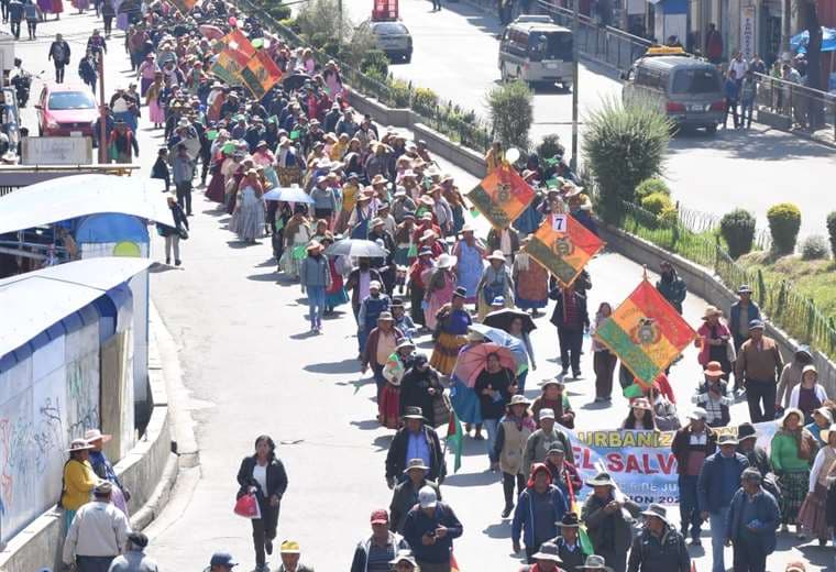 La marcha de protesta de los alteños colapsó en centro de La Paz
