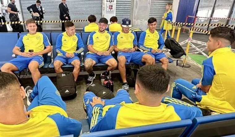 Los jugadores de Boca se cansaron de esperar a un compañero. Foto: Internet