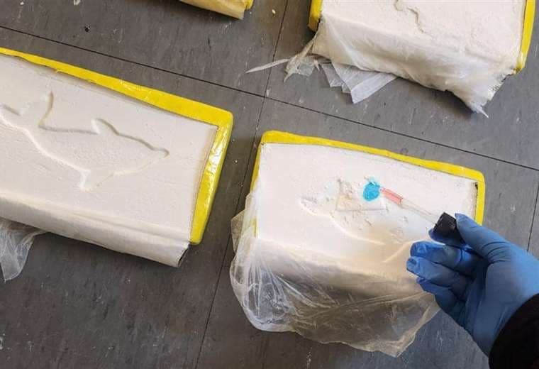 Investigan a ciudadano argentino por el transporte de paquetes de cocaína en la carretera Sucre – Camargo