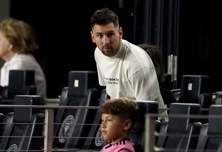 Messi se limitó a ver el partido desde las graderías. Foto: AFP
