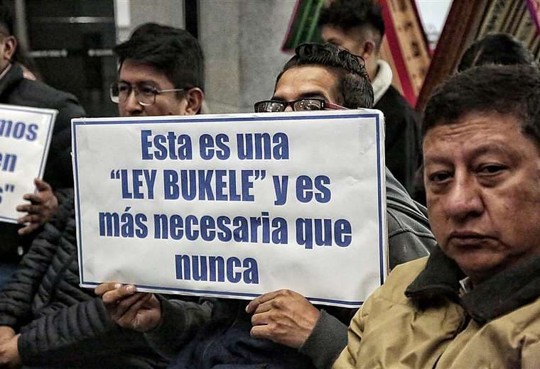 ¿En qué se parece la ‘ley Bukele’ a la propuesta anticrimen de Eduardo Del Castillo?