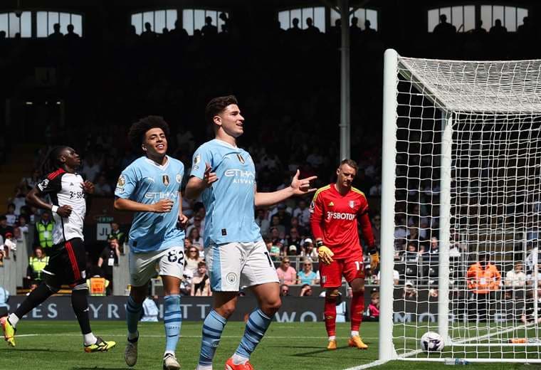 El Manchester City golea 4-0 en Fulham y aumenta la presión sobre el Arsenal