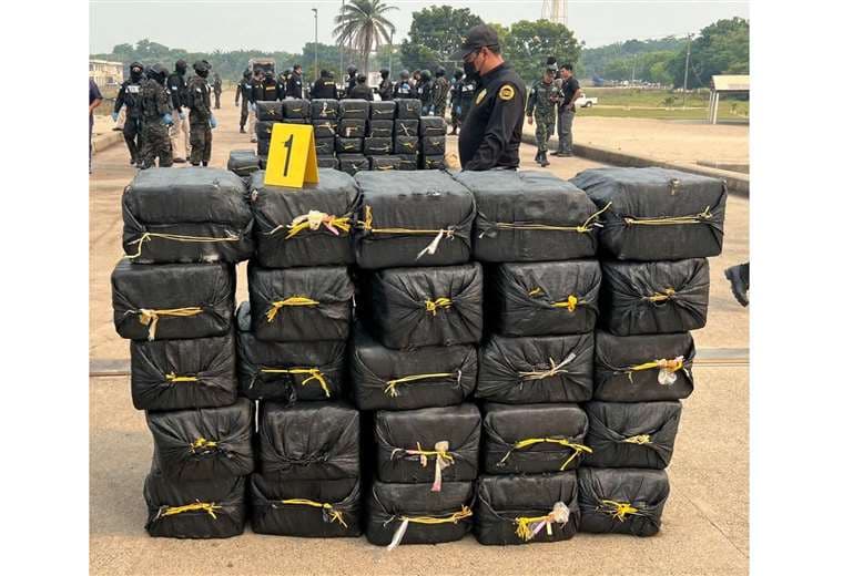 Autoridades hondureñas incautan 2,7 toneladas de cocaína en el Caribe