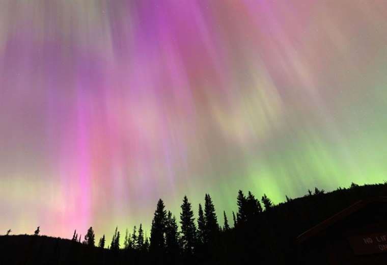 La poderosa tormenta solar que provocó un raro espectáculo de la aurora boreal