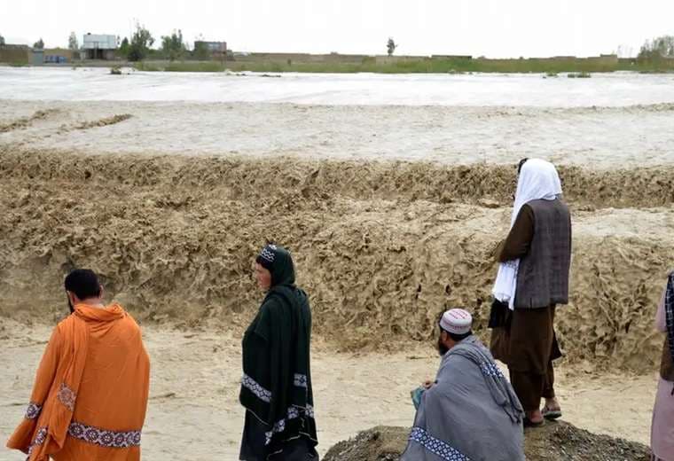 Más de 300 muertos en las inundaciones de Afganistán