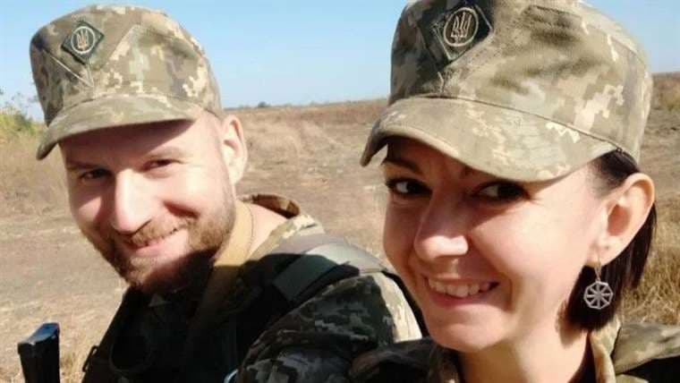 "Pasé de ser recién casada a viuda en solo dos días": el amargo relato de una mujer ucraniana que sobrevivió al asedio ruso de Mariúpol