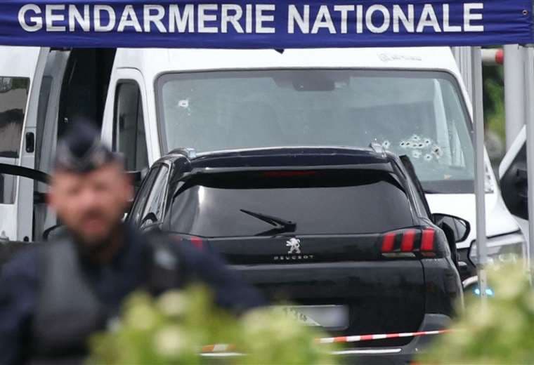 Un reo se fuga en Francia tras asalto a furgón penitenciario que deja al menos dos guardias muertos